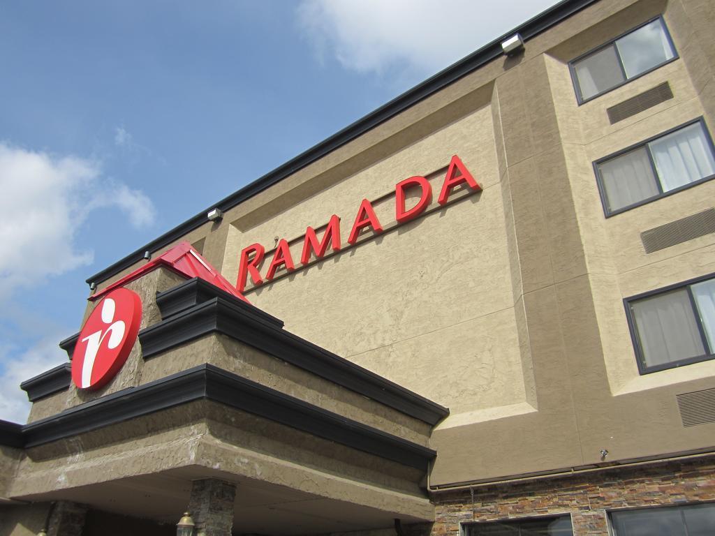 Ramada By Wyndham Williams Lake Exterior foto