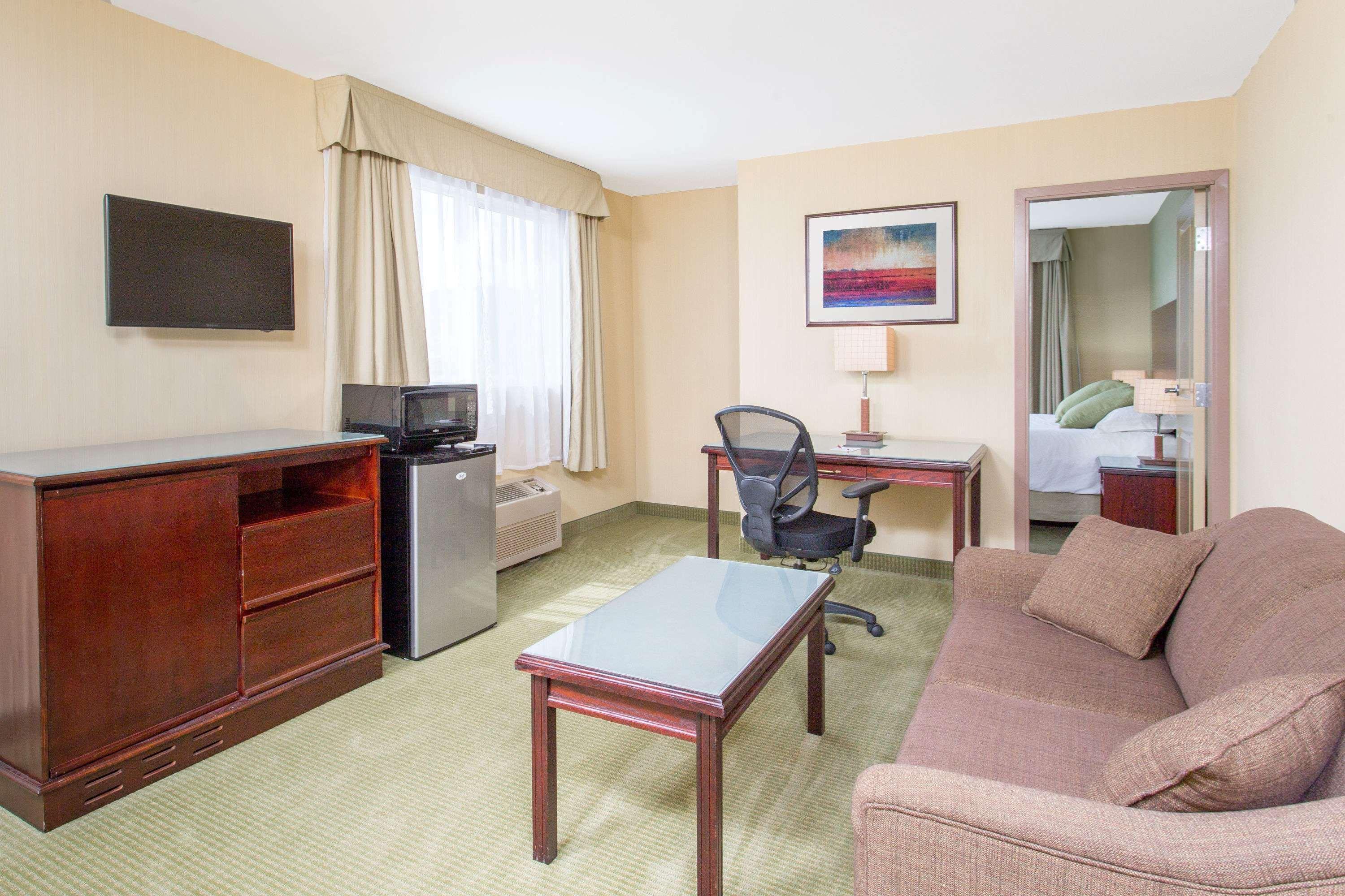 Ramada By Wyndham Williams Lake Exterior foto